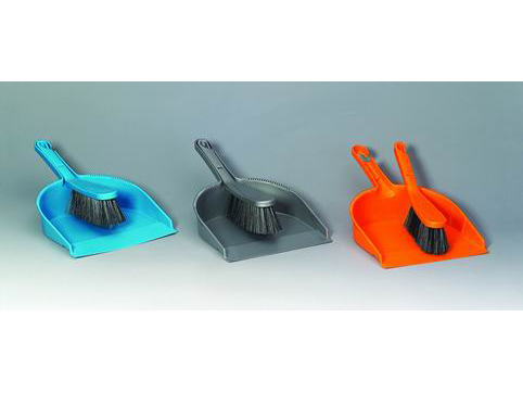 Dustpan with brush